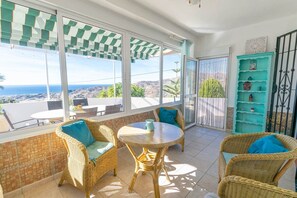 Dining - Villa "Casa La Paz" with Sea View, Pool & Wi-Fi (Torrox)