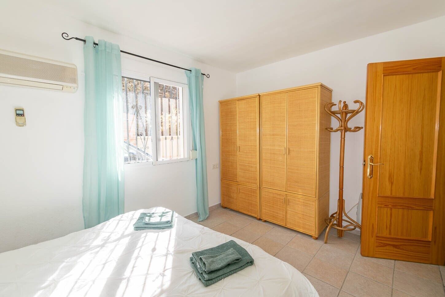 2 dormitorios, tabla de planchar con plancha, wifi gratis y ropa de cama