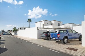 Property grounds - Vacation Home "Kays Studio" close to the Sea with Private Terrace & Wi-Fi (Puerto del Carmen)