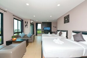 家庭客房 | 高級寢具、羽絨被、書桌、筆電工作空間