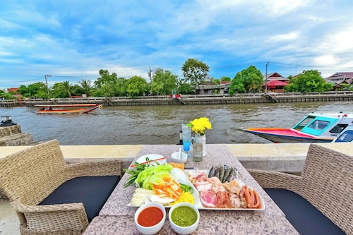 NORN Rimklong Bangkok Hotel