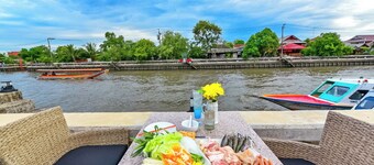 โรงแรมนอนริมคลอง กรุงเทพฯ