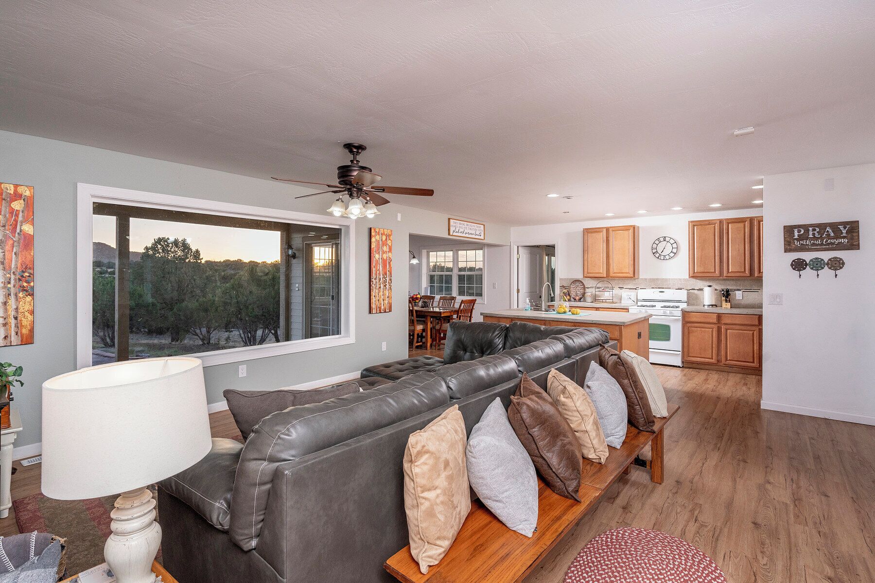 Smart TV, lettore DVD, libri, videoteca