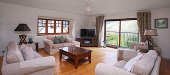 Detached fully modernised cottage 6 miles from Pitlochry and Aberfeldy.