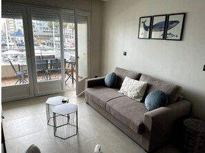 Interior - Le Méditerranée -1er Ligne Vue Mer Classe3* (1st line, sea view) (Canet-en-Roussillon)