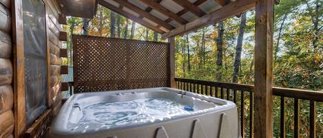 Bañera de hidromasaje al aire libre