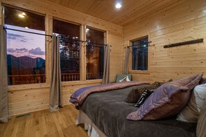 1 bedroom - Born to be Wild romantic escape mountain cabin (Bryson City)