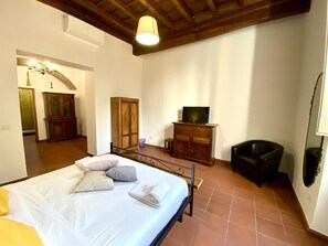 1 bedroom - San Calisto Apartment (Rome)