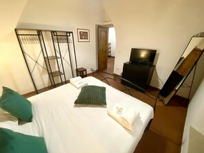 1 bedroom - San Calisto Apartment (Rome)