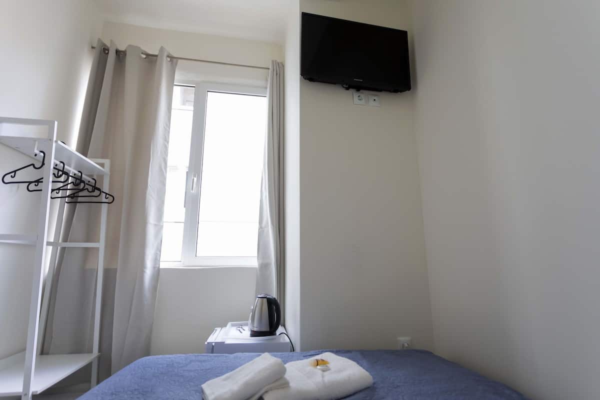 Basic Double Room (206)