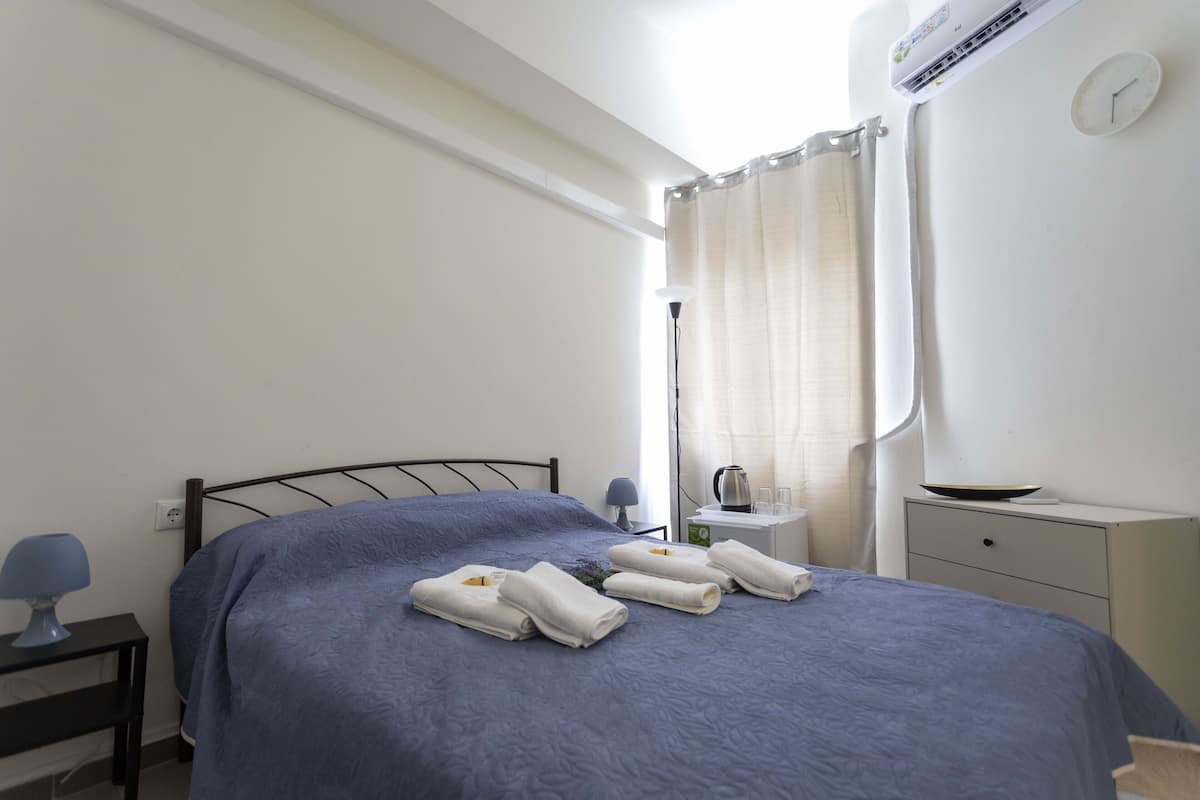 Basic Double Room (204)