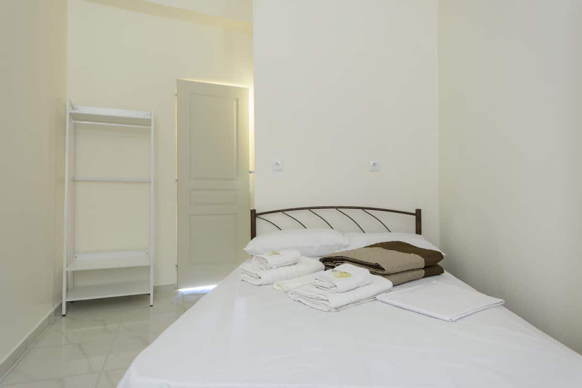 Basic Double Room (111)