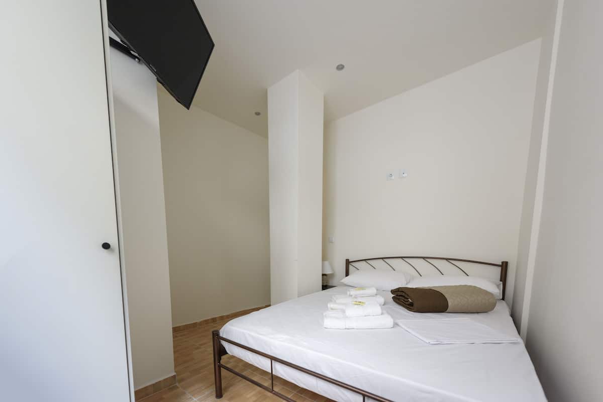 Basic Double Room (103)