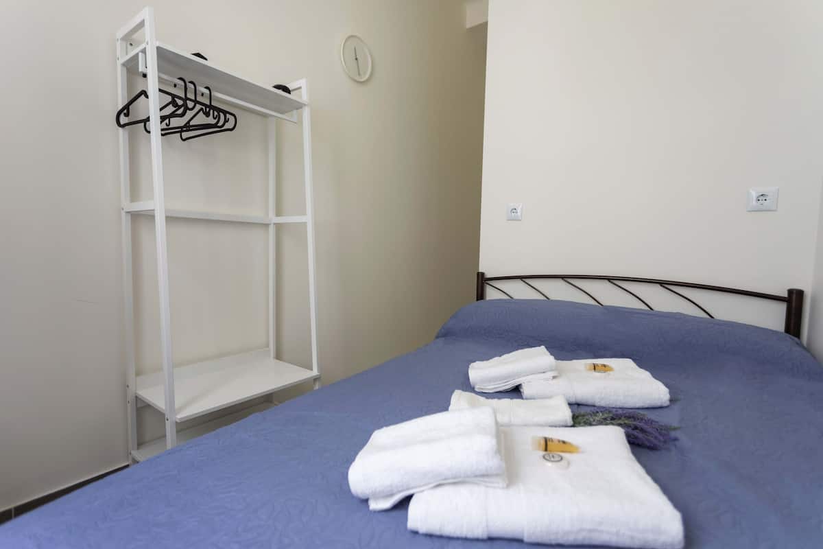 Basic Double Room (205)