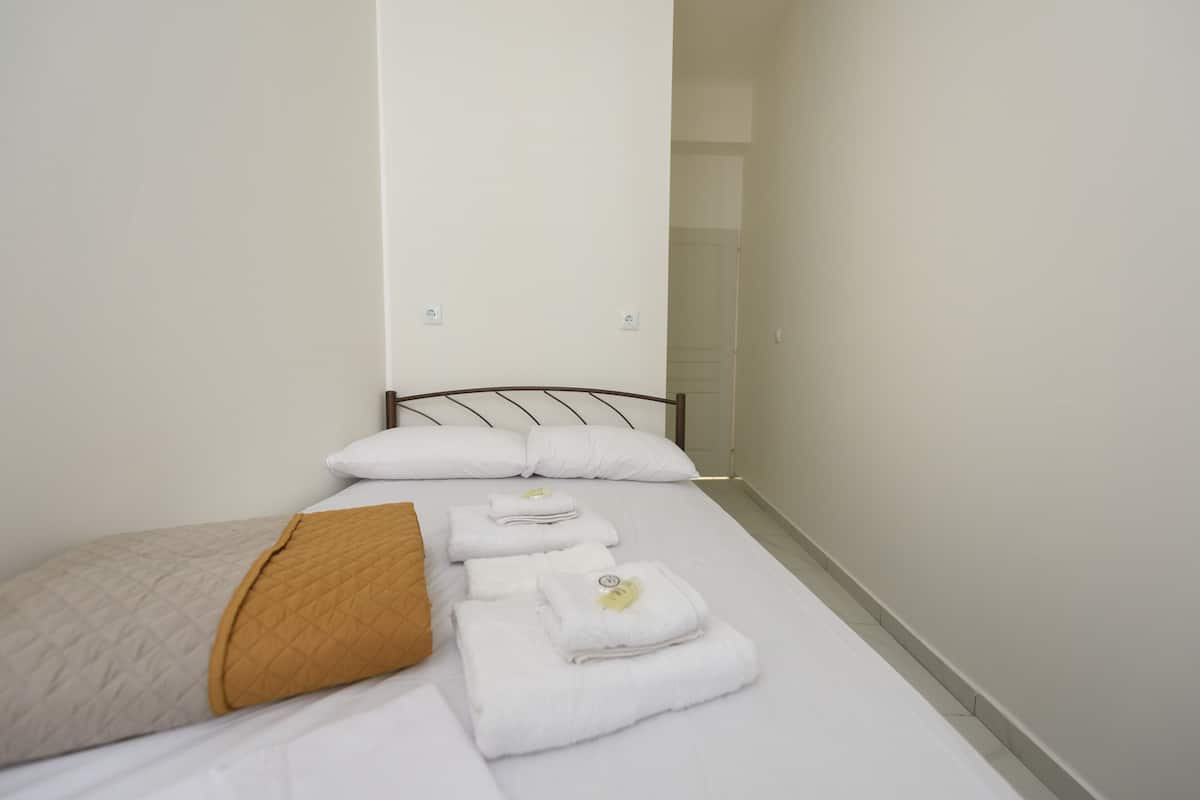 Basic Double Room (109)