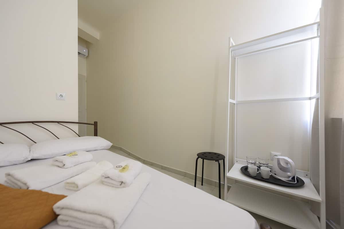 Basic Double Room (112)