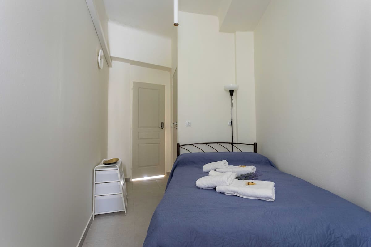Basic Double Room (211)