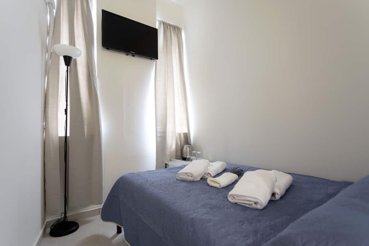 Basic Double Room (209)