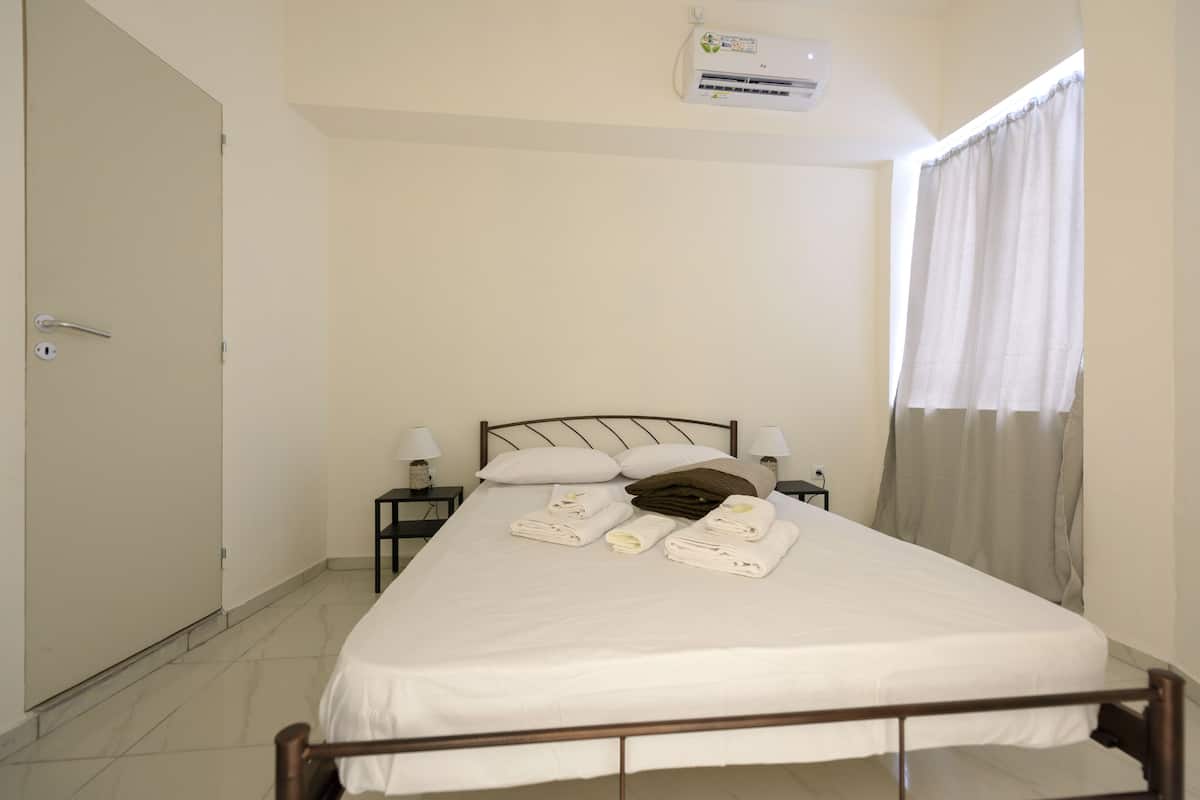 Basic Double Room (104)