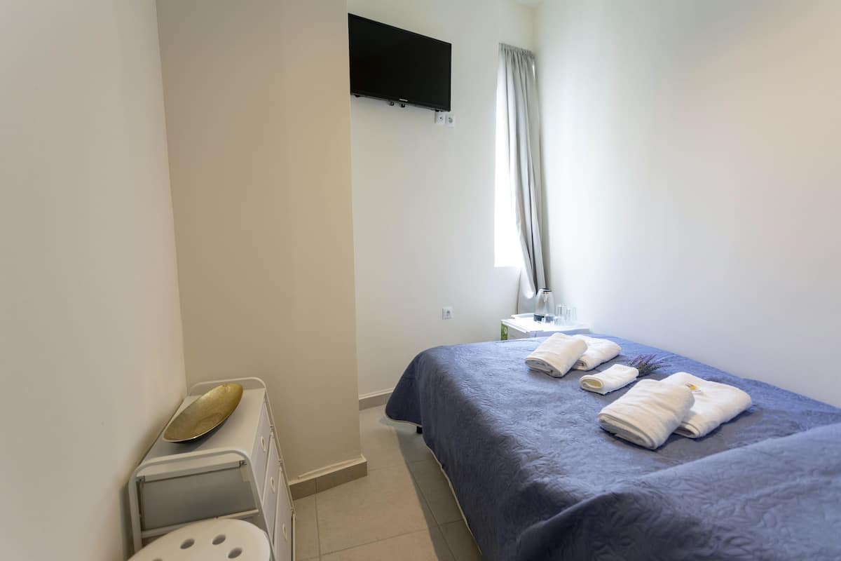 Basic Double Room (210)