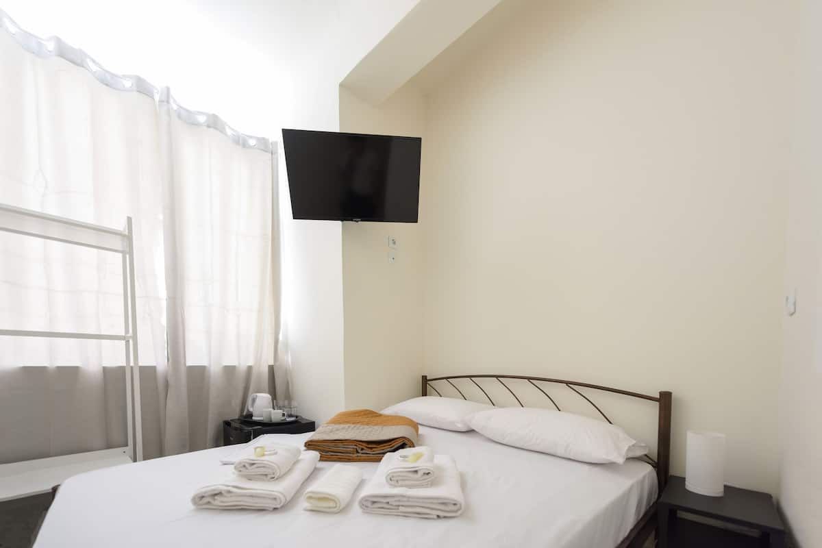 Basic Double Room (106)