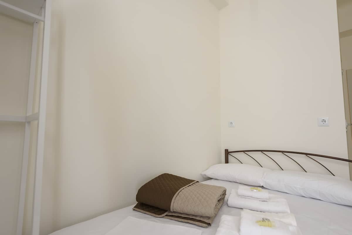 Basic Double Room (107)
