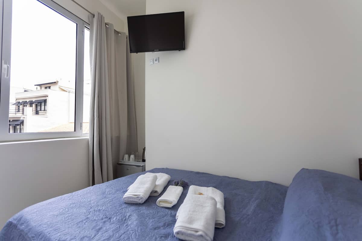 Basic Double Room (208)