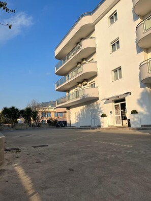 Fachada de la propiedad