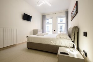 2 bedrooms - Via Niccol Tommaseo 4 - Appartamento 2 (Naples)