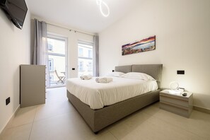 2 bedrooms - Via Niccol Tommaseo 4 - Appartamento 2 (Naples)