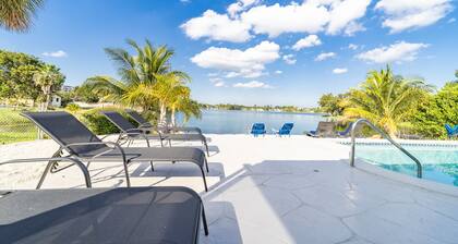 4BR/3BA Miami Welcoming Waterfront Wonder w/ Pool!