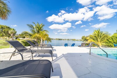 4BR/3BA Miami Welcoming Waterfront Wonder w/ Pool!
