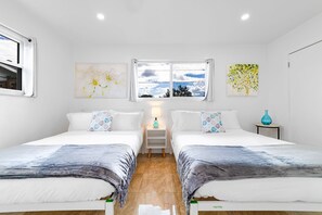 4 bedrooms, in-room safe, desk, iron/ironing board - 4BR/3BA Miami Welcoming Waterfront Wonder w/ Pool! (North Miami Beach)