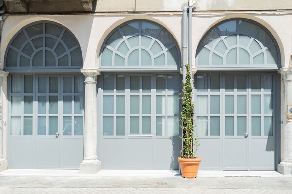 Apartment - Romantic Escape in the 400s (Como)