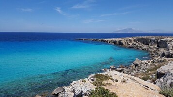 Beach nearby, white sand, scuba diving, snorkeling