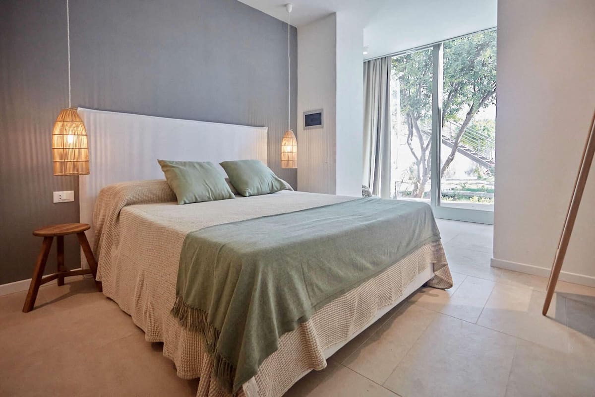 Deluxe Double Room | Frette Italian sheets, premium bedding, pillowtop beds, in-room safe