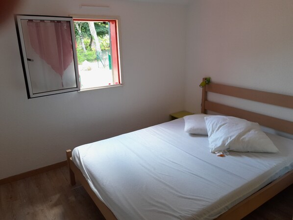 2 bedrooms, travel cot