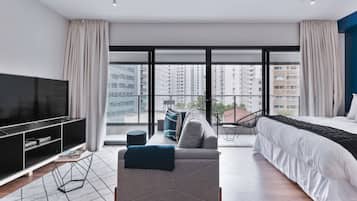 Studio Casal | Living area | 40-inch Smart TV with digital channels, TV