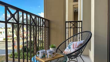 Apartamento Deluxe | Balcón