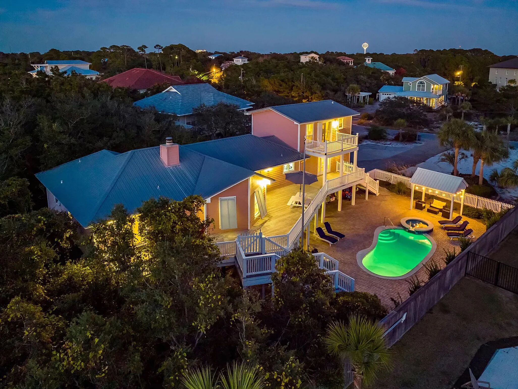 Remodeled! Private pool w/Cabana, Walk to Beach, Gulf Views, Near Restaurants
