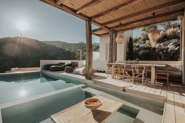 Lämmitetty uima-allas