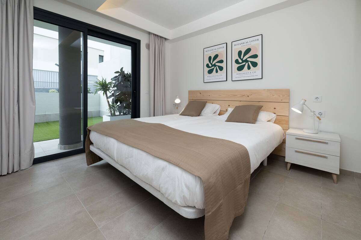 2 chambres, rideaux occultants, fer et planche à repasser, lit parapluie