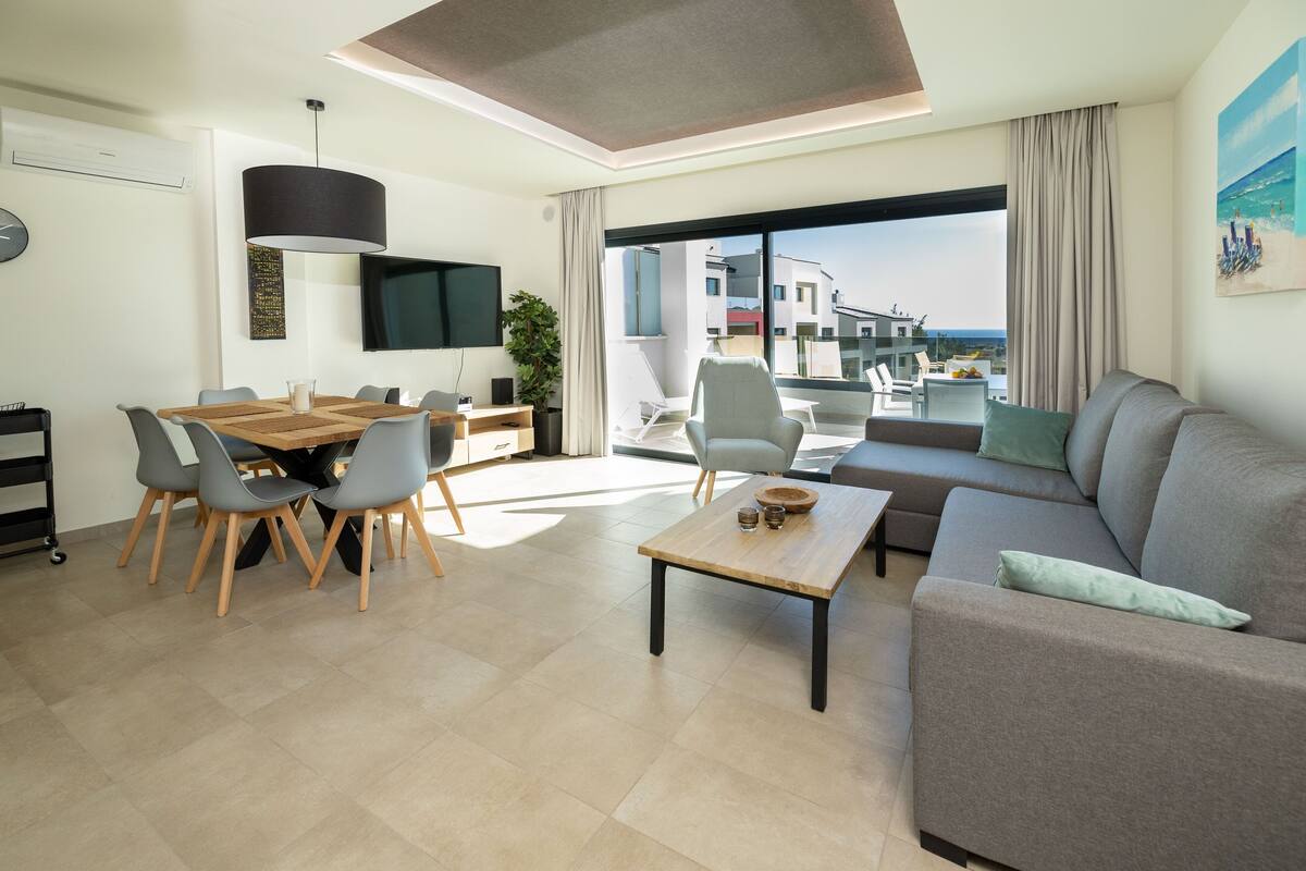 Superior Penthouse, 3 Bedrooms, Sea View | Living area
