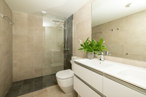 Standard Apartment, 1 Bedroom | Bathroom | Shower, hair dryer, towels - Sydenbooking Arguineguín (Mogan)
