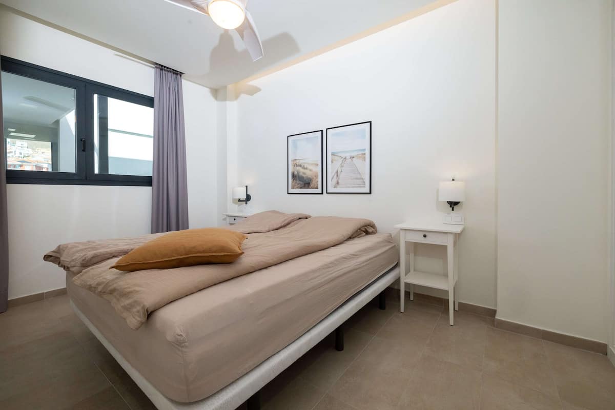 2 chambres, rideaux occultants, fer et planche à repasser, lit parapluie