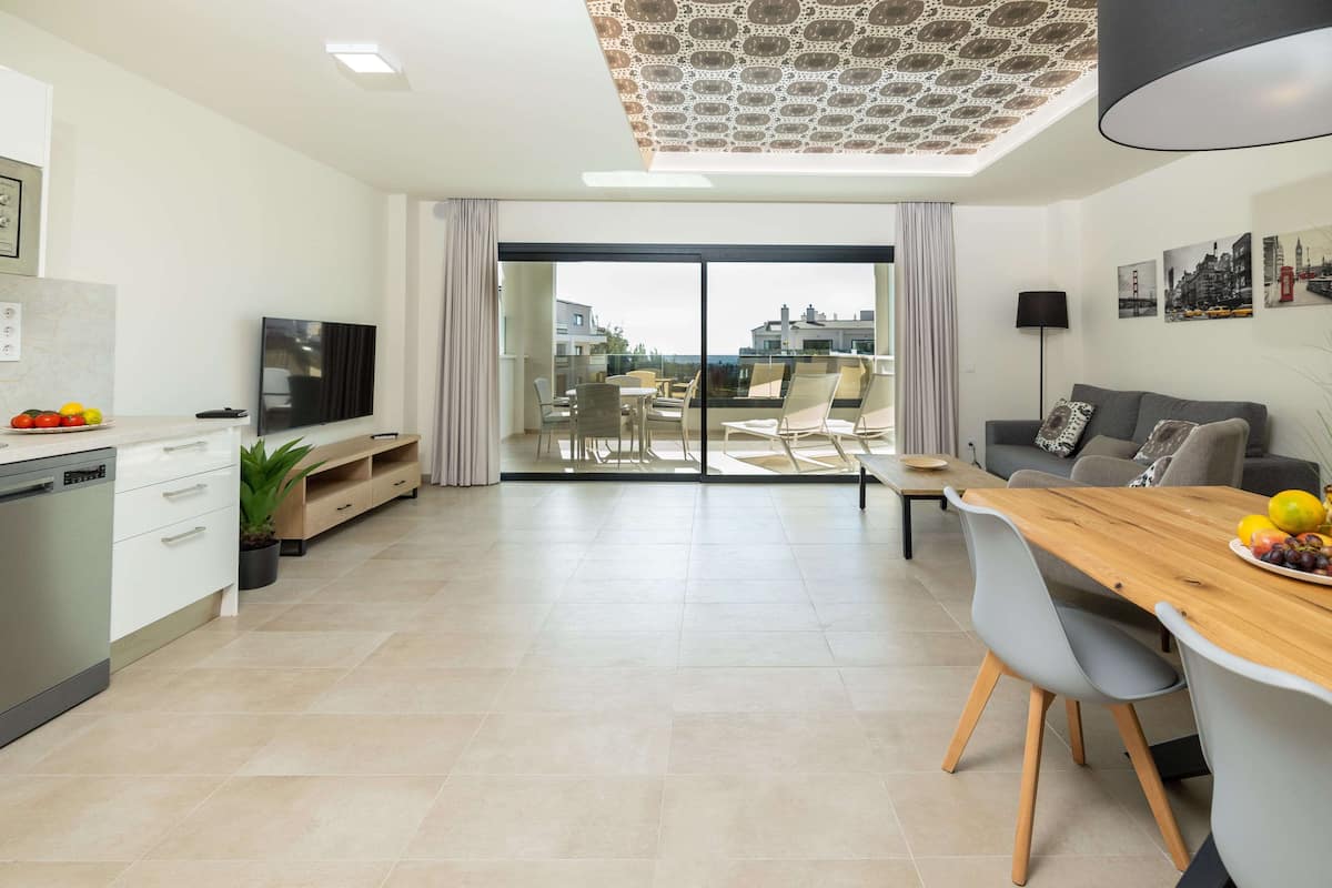 Superior Apartment, 2 Bedrooms, Ocean View | Living area