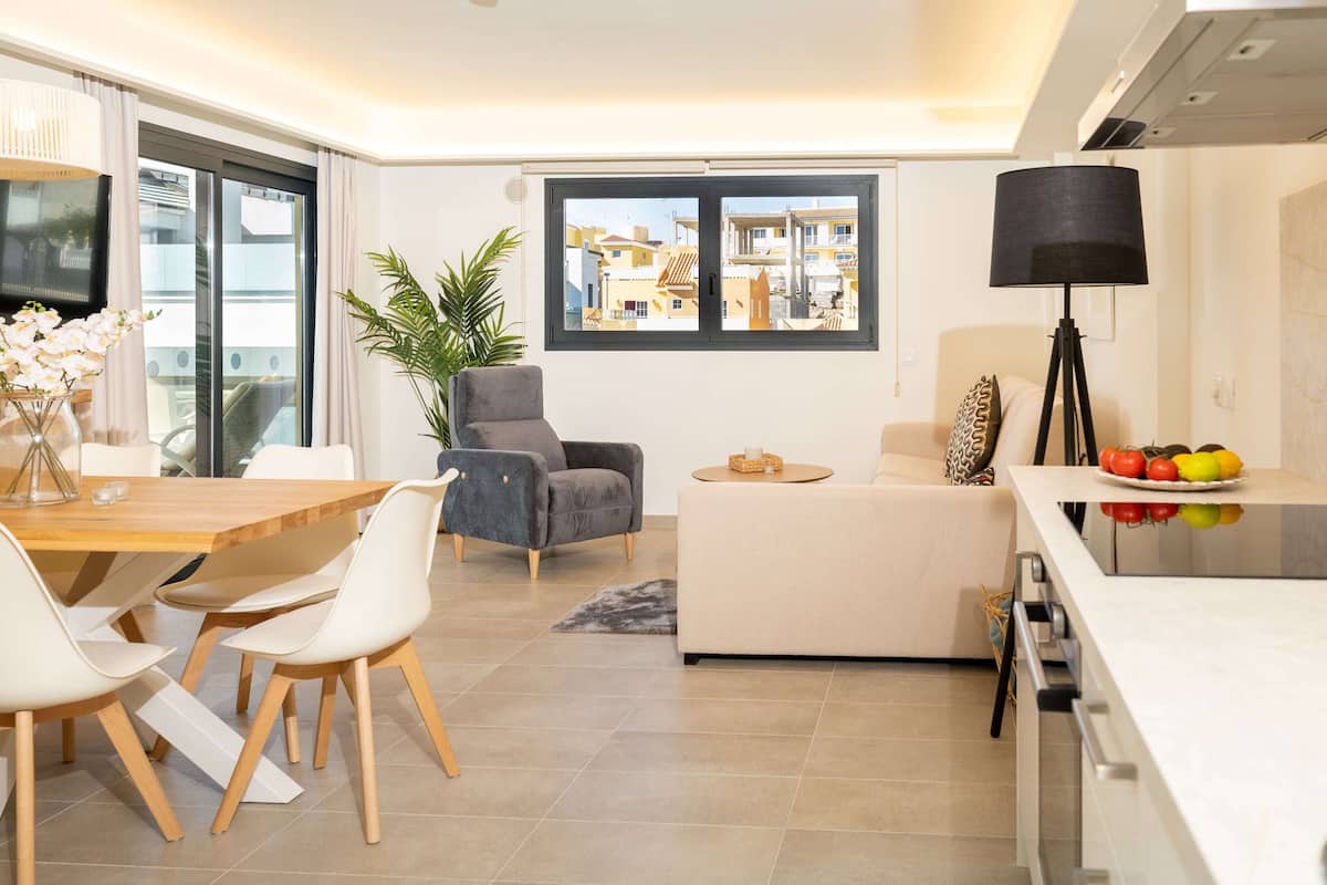 Deluxe Apartment, 2 Bedrooms, Ocean View | Living area