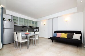 Family Apartment | 2 bedrooms, iron/ironing board, free WiFi, bed sheets - Cozy Kotel House (Jerusalem)