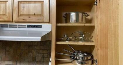 Comfortable downstairs 2 bed next to Fort Sill!