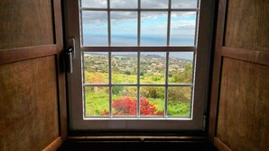 A door with a view of a landscape through a window. - Casa Celeste, swimming pool with panoramic views in the east of La Palma (Villa de Mazo)